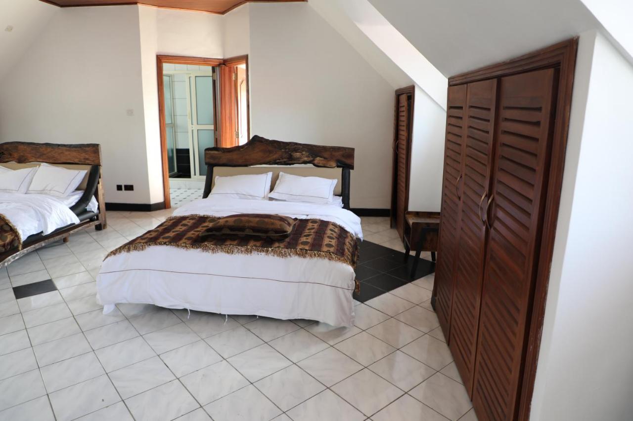 Stallion Place - Bed And Breakfast Kampala Esterno foto