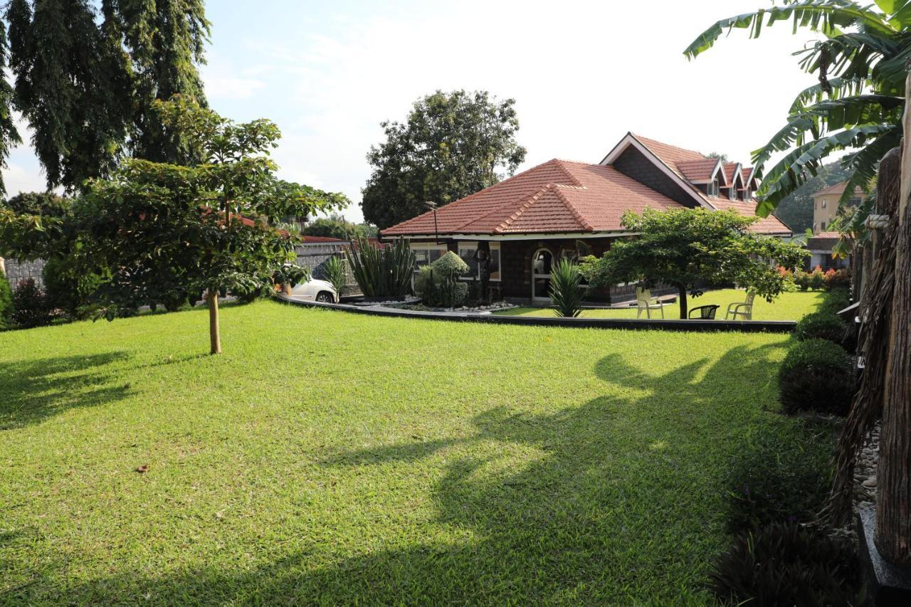 Stallion Place - Bed And Breakfast Kampala Esterno foto