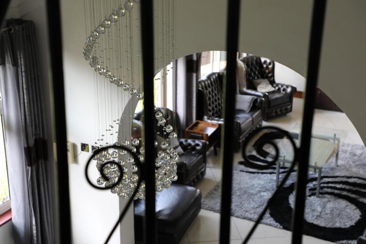 Stallion Place - Bed And Breakfast Kampala Esterno foto