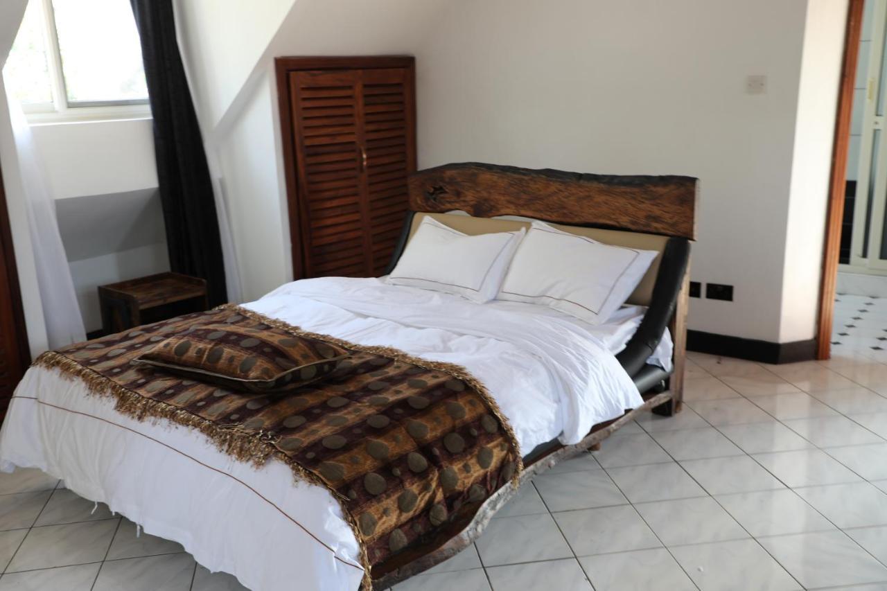 Stallion Place - Bed And Breakfast Kampala Esterno foto