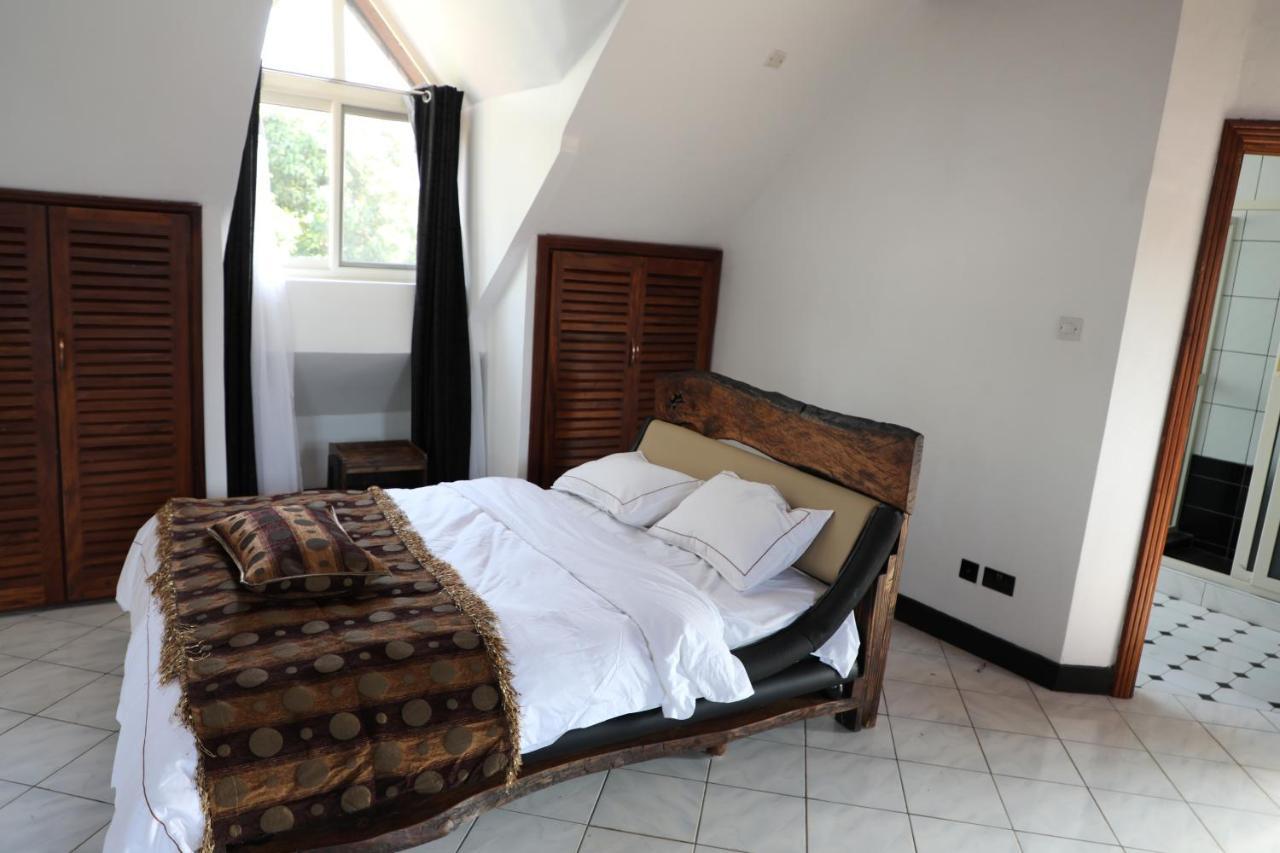 Stallion Place - Bed And Breakfast Kampala Esterno foto