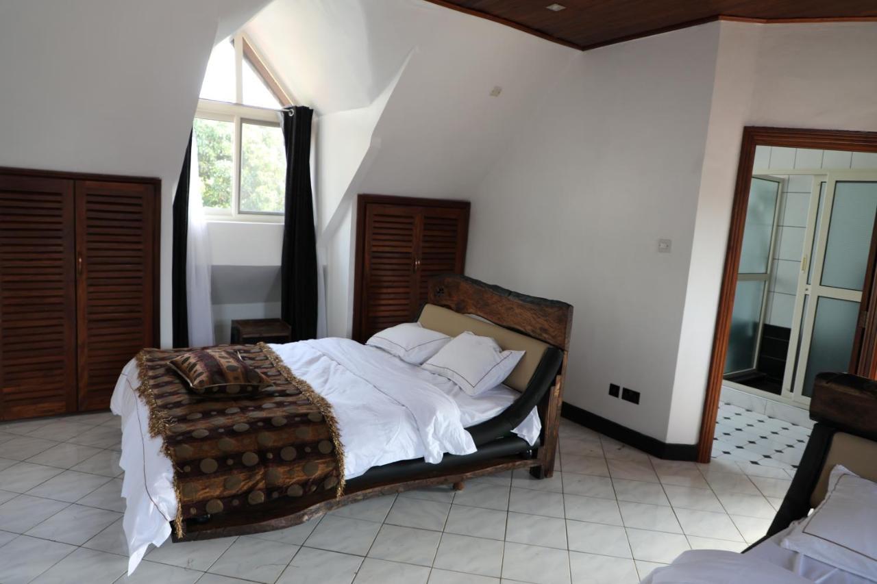 Stallion Place - Bed And Breakfast Kampala Esterno foto